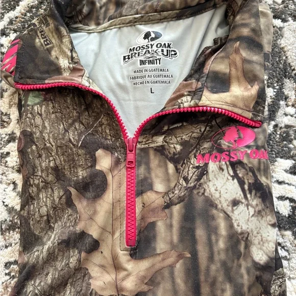 Mossy Oak Realtree Camo Half-Zip with Pink Trim - Picture 6 of 7